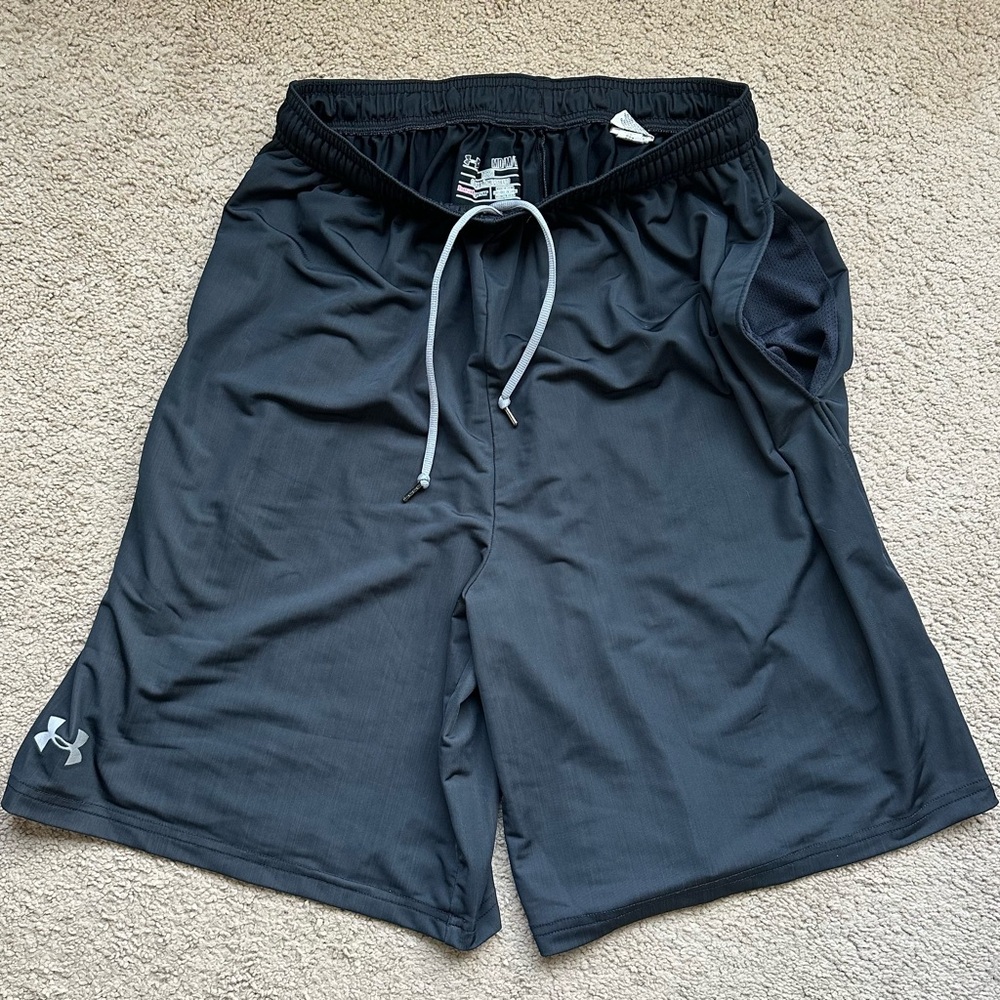 Under Armour Men’s Shorts - Black - Medium